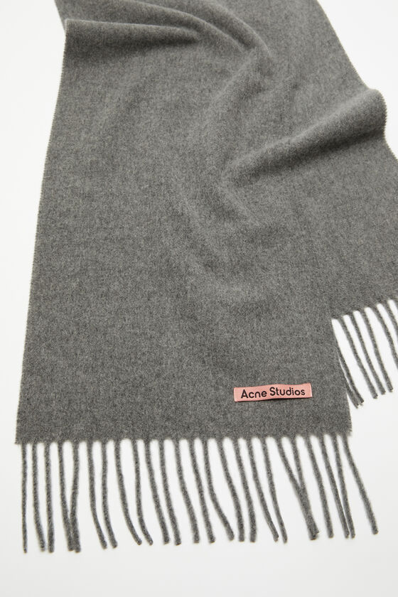 (image for) Domineering Fringe wool scarf - skinny